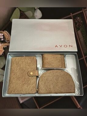 AVON Vintage Ostrich Look 3-Piece Gift Set Organizer Coin Purse Lipstick Holder
